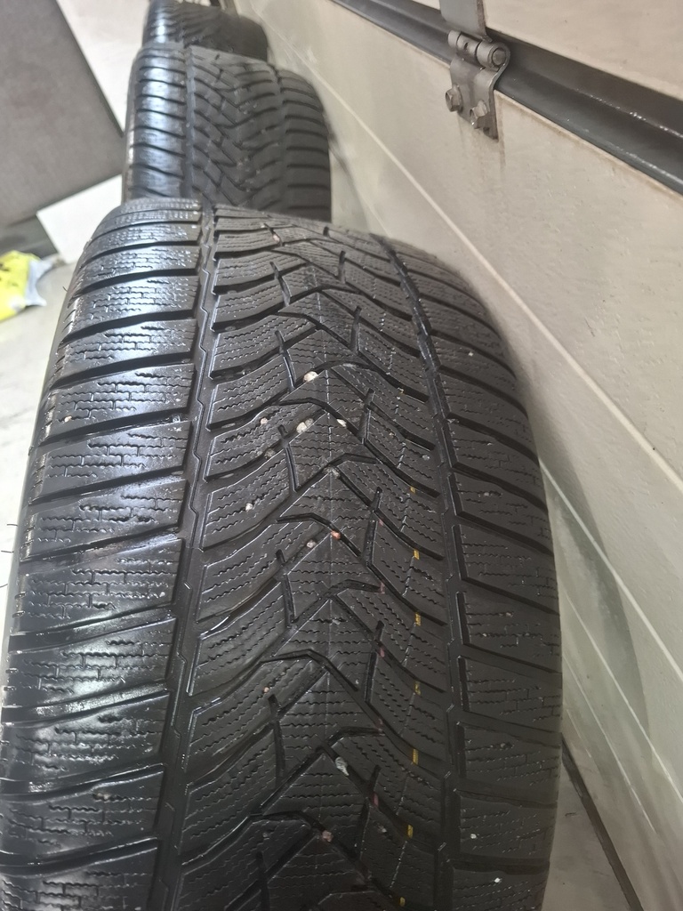 BMW X5/X6 VANNE  AEZ 10X21 +KITKARENKAAT DUNLOP 285/35R21