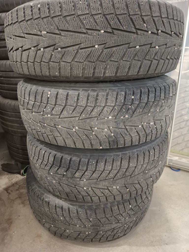 Vw Transporter kitkarengassarja 215/65r16c Hankook