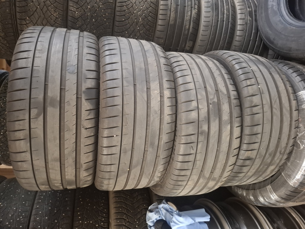 255/35r19 Michelin    4mm