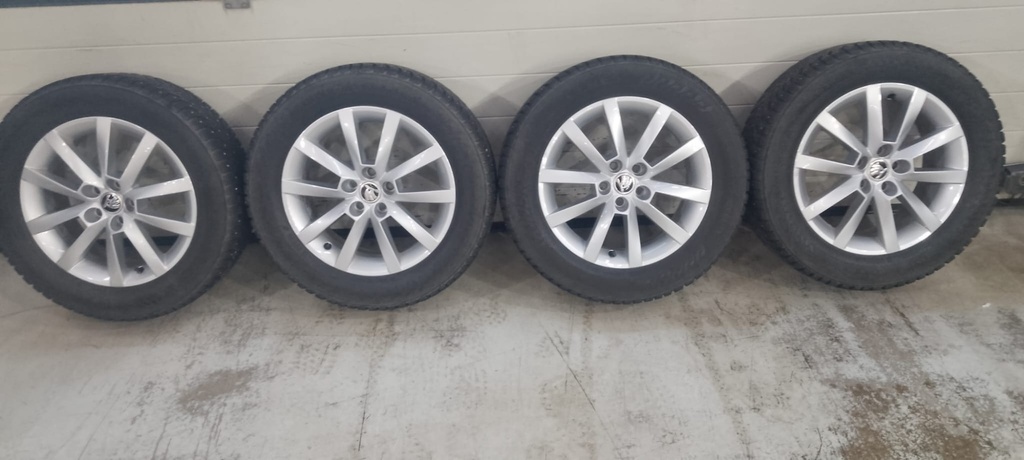 SKODA ORGINAL VANNE 6X16+ 205/60R16 NOKIAN HAKKAPELIITTA 9  DOT 1721   6MM