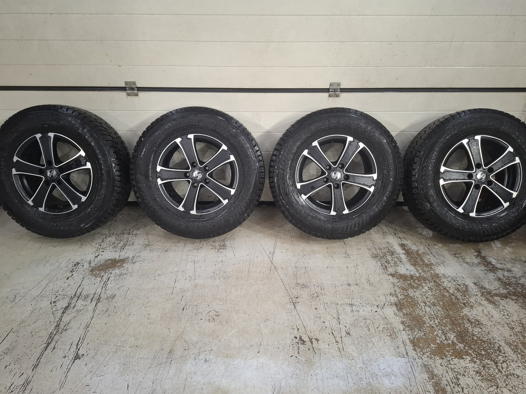 215/75R16 NOKIAN HAKKAPELIITTA CR 4+7X16  5X118 SPAHT VANNE   6MM