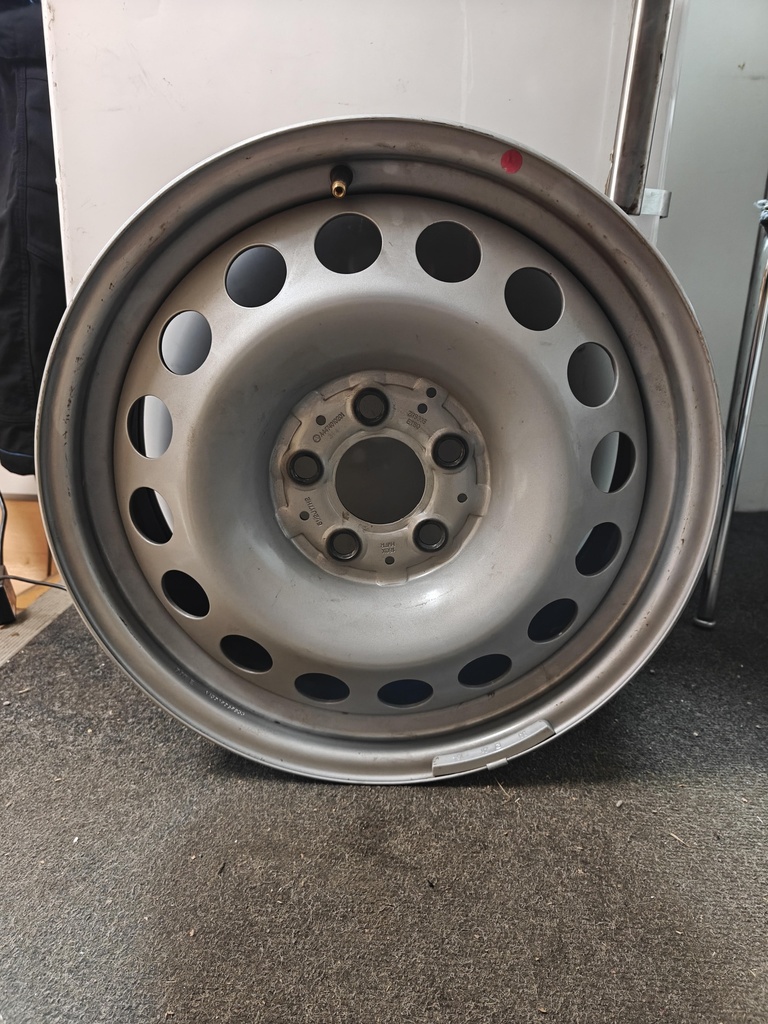 VITO TERÄSVANNE 17" ANTUREILLA  (KÄYTETYT)