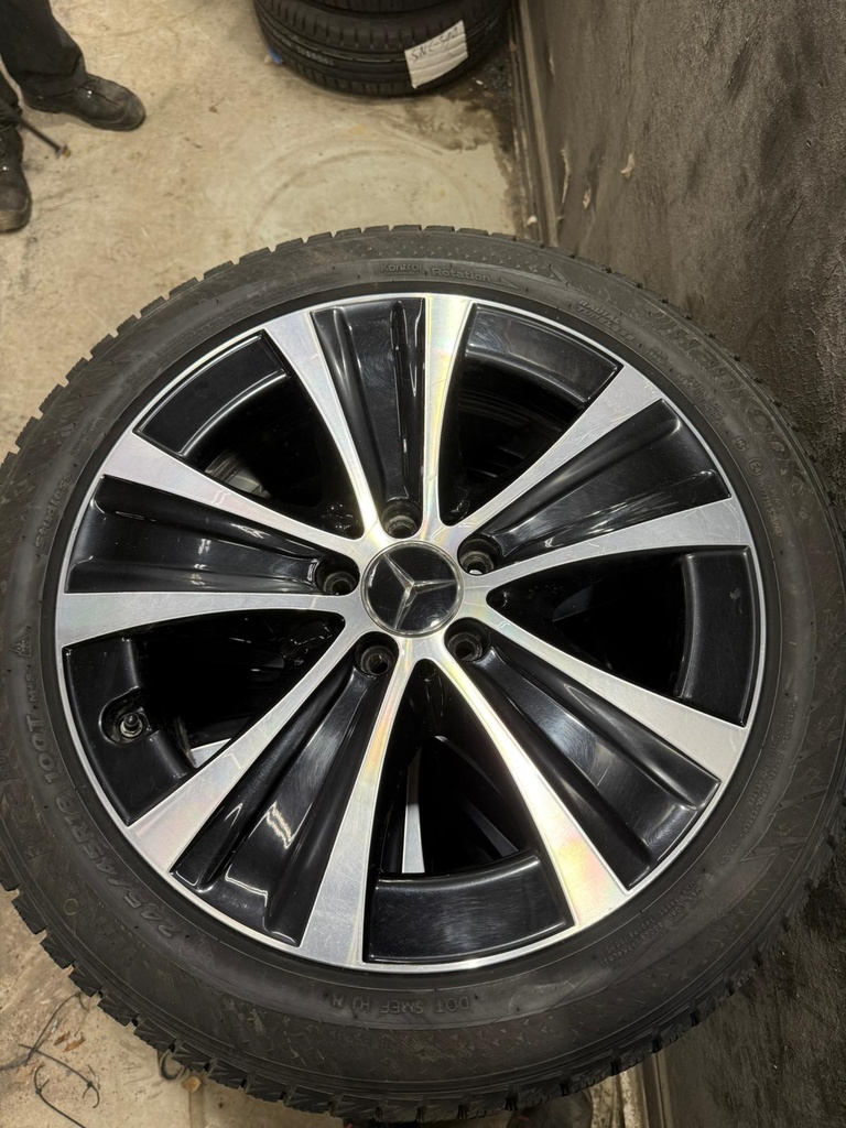 MB  KITKARENGASSARJA  245/45R18+VANNE